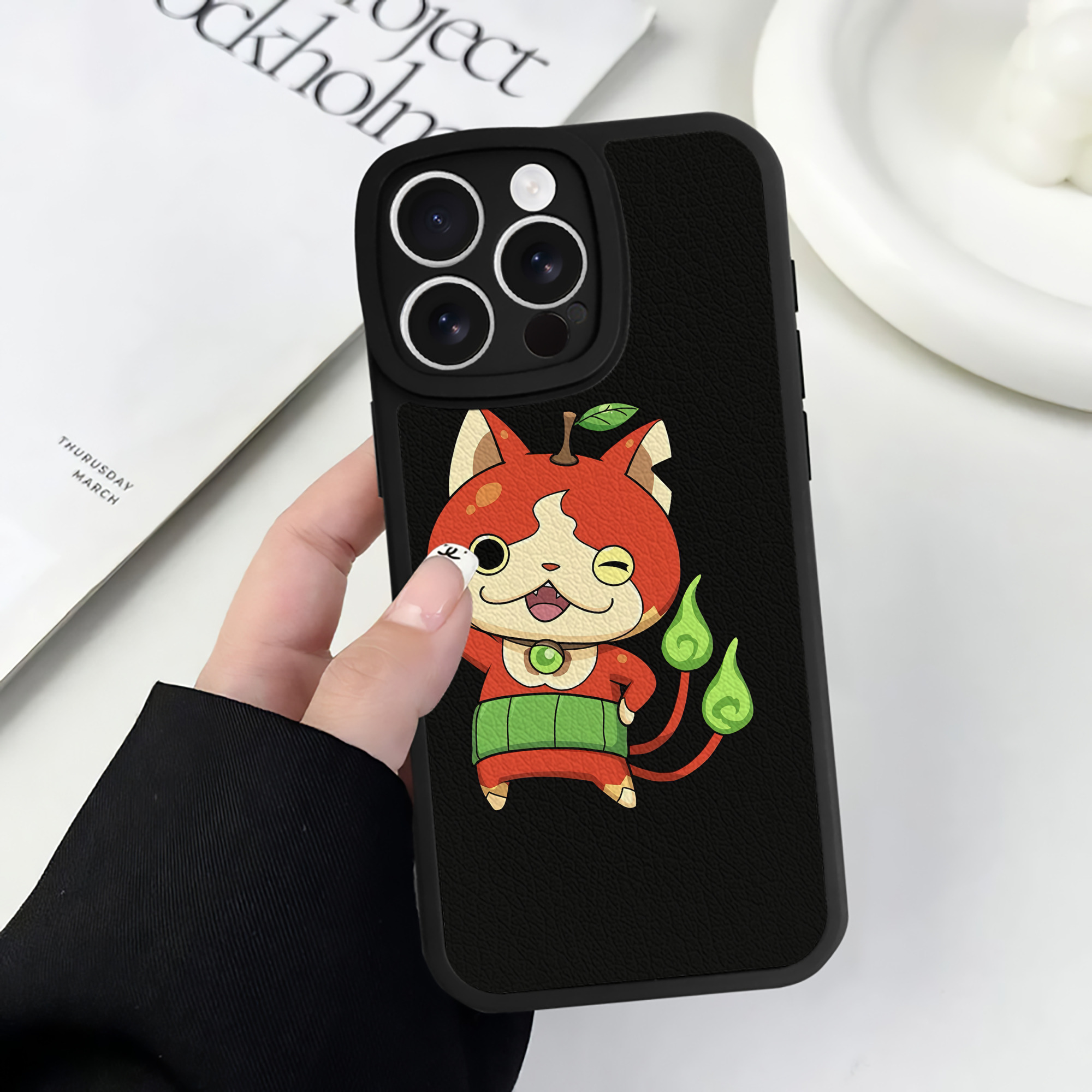 （画像用） 妖怪ウォッチ Yo-kai Watch 【iPhone 16シリーズ対応】シリコンスマホケース（レザー調） 材質：シリコン